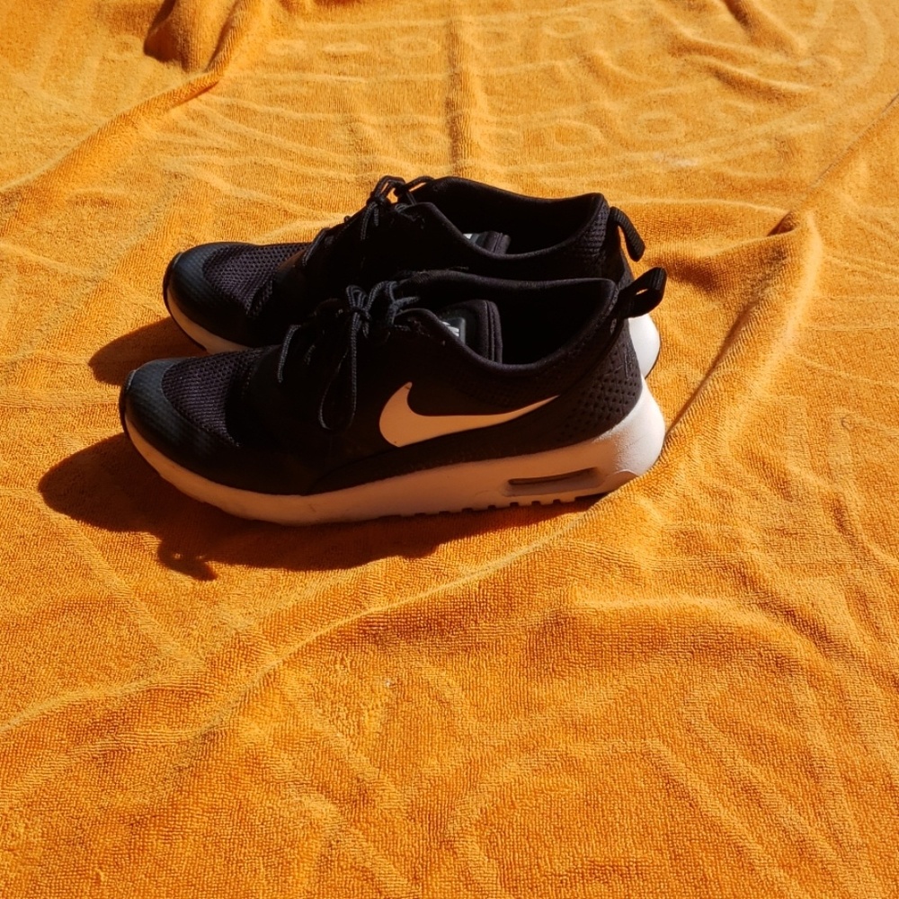 Nike Air Max Thea 7.5